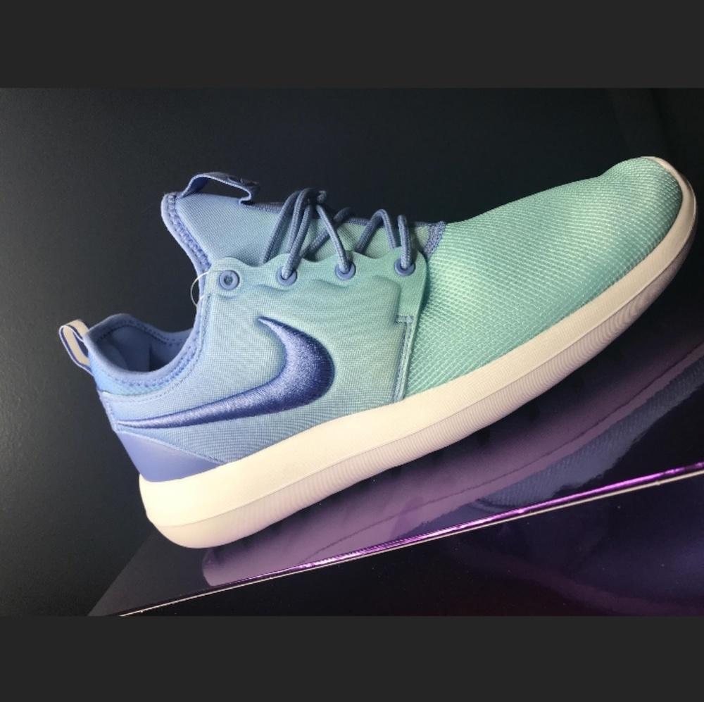 Women Tennis shoes NIKE